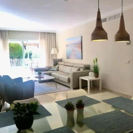 Lägenhet Modern Next To Pool Marbella