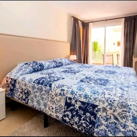 Apartman Modern Next To Pool
