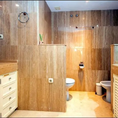 Διαμέρισμα Modern Next To Pool Μαρμπέλλα