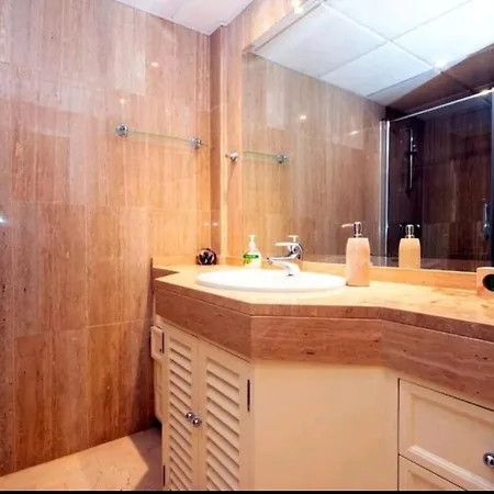 Διαμέρισμα Modern Next To Pool *