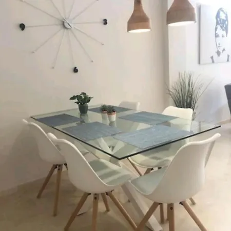 Modern Next To Pool *