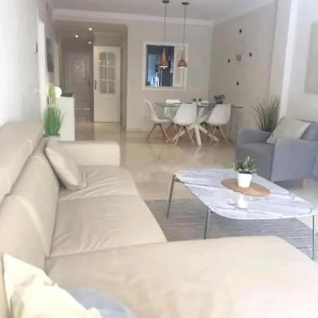 Modern Next To Pool Μαρμπέλλα