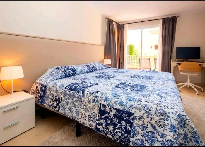 דירה Modern Next To Pool